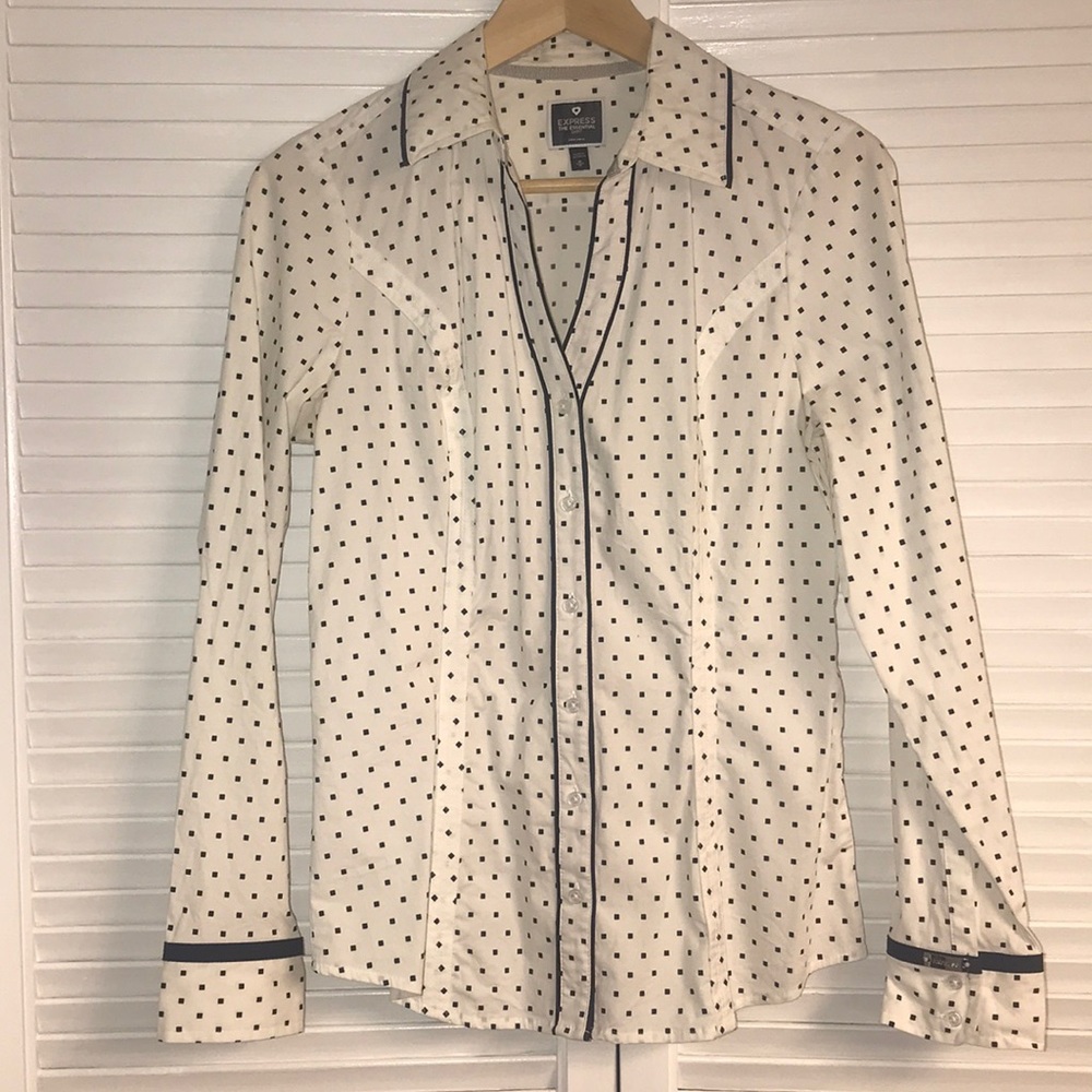 🌟Express “The Essential” Shirt🌟